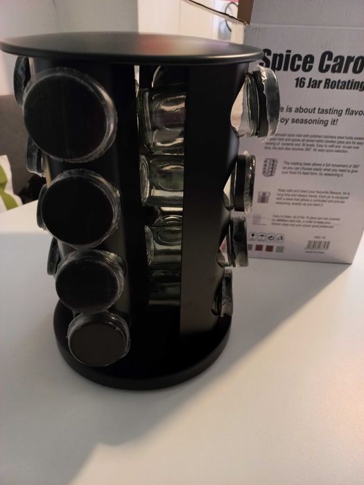 Въртящ органайзер за подправки