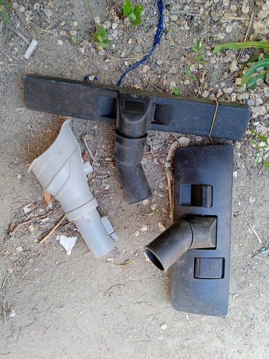 Шланги и щетки от пылесоса