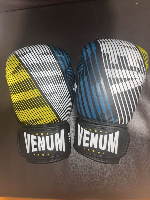 Боксерские перчатки Venom Размер 10-17
