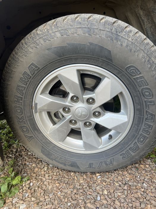 Продам резину с дисками 265/70 R16