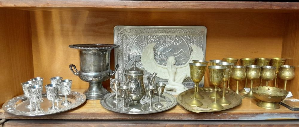 Посуда из металла ретро.