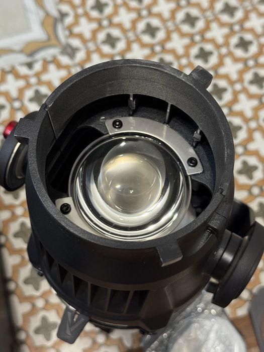 Продаю Aputure Spotlight 36