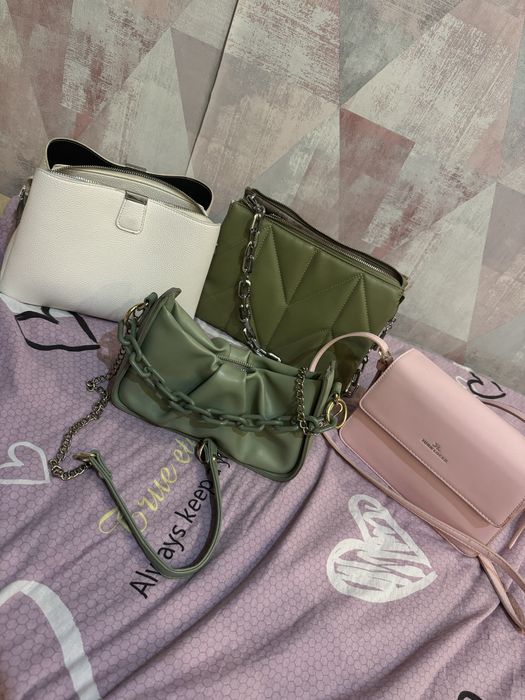 Женские сумочки четыре штуки