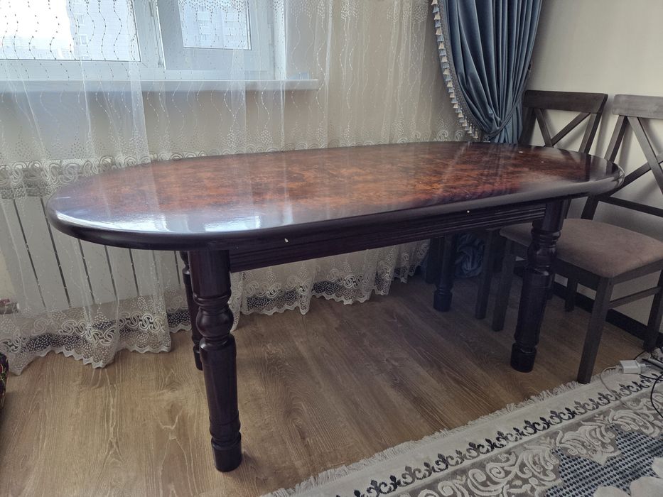 Стол в гостинную