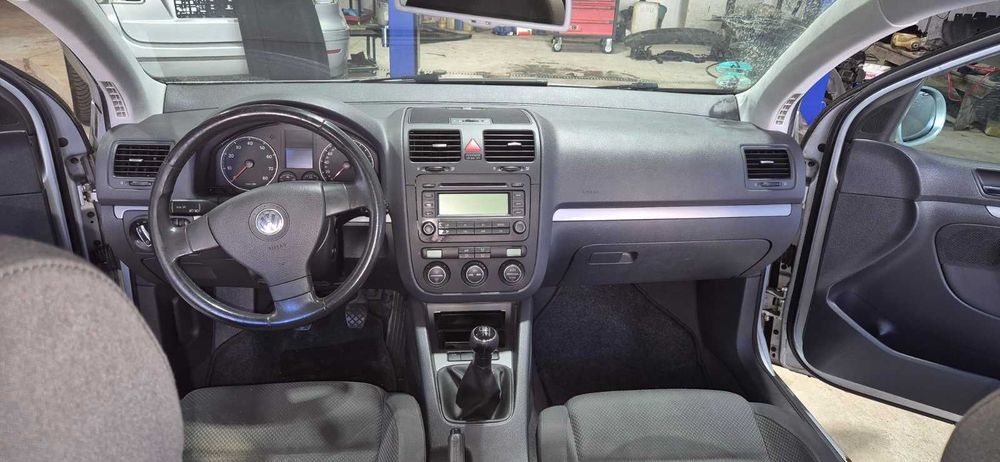 VW Golf V 1.6FSI 115HP BAG мотор на части 2004