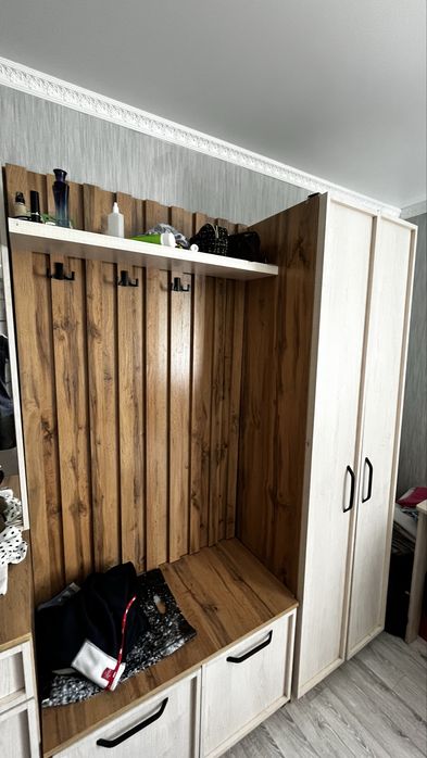 Продам шкаф для прихожей