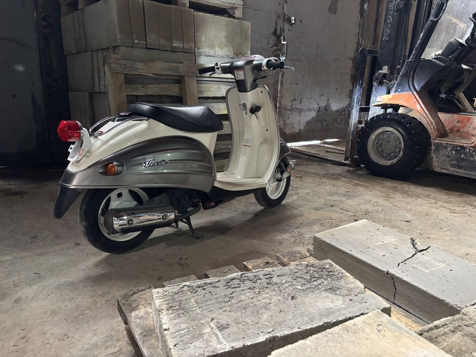 Продаеться скутер в ситиле ретро.