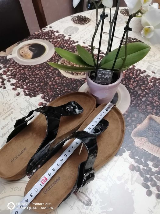 Маркови дамски чехли.