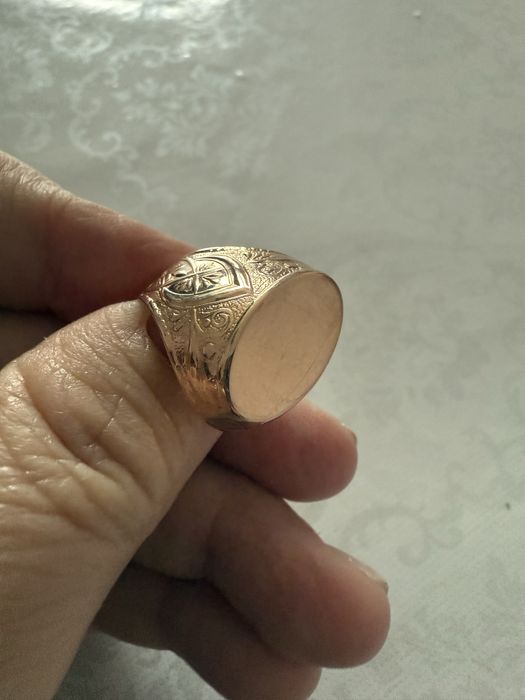 Продам женское кольцо