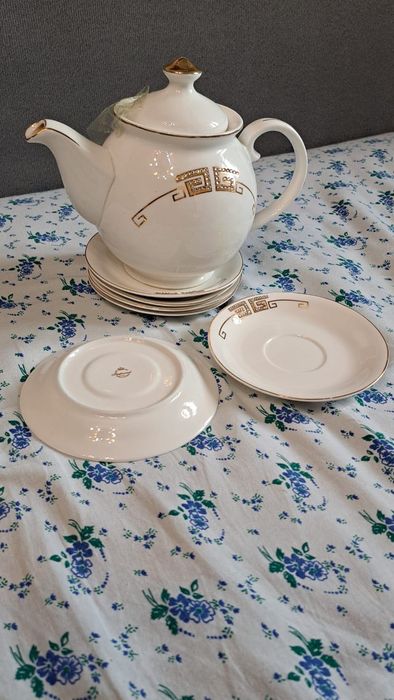 Посуда разная тарелки кружки