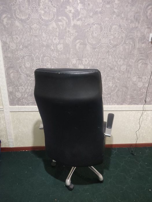 8897 model ofisniy kojiniy kreslo