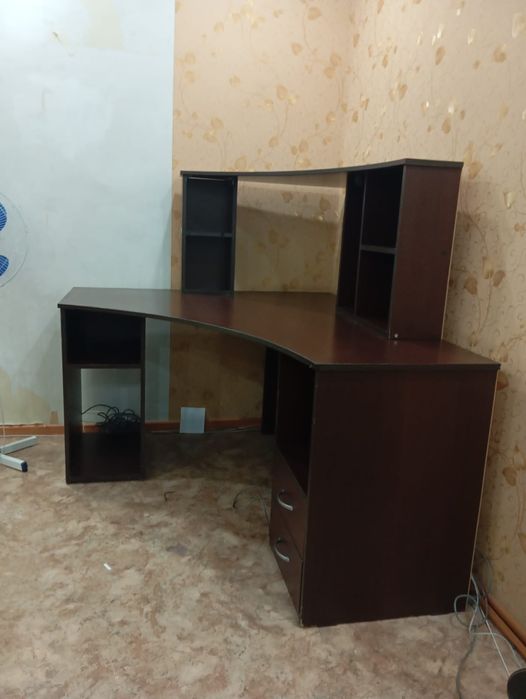 Продам компьютерный стол недорого