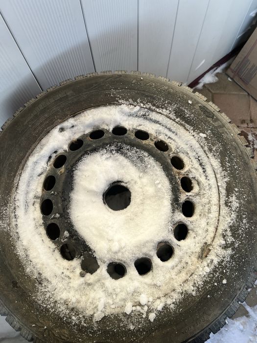 Продам резину с дисками 195/65/15