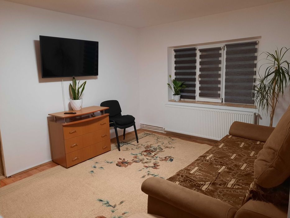 Inchiriez apartament