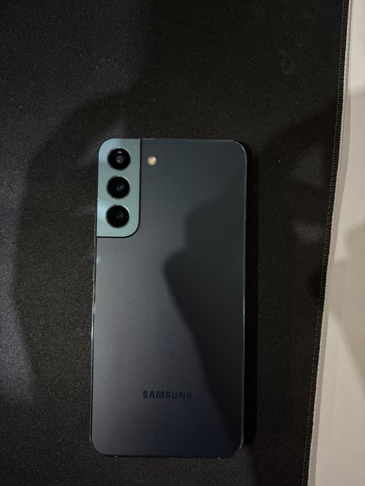 Продам телефон S22 +
