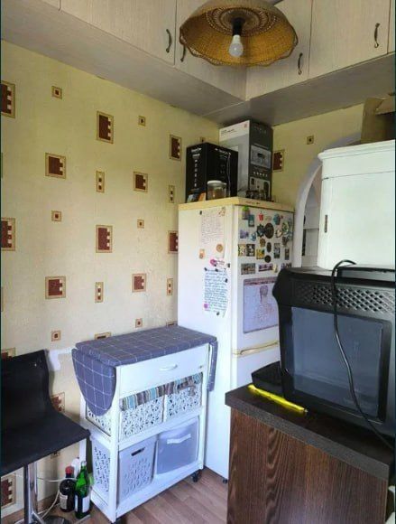 Срочно Продаётся Нукусская Высокопотолочка 1/4/4 с мебелью техникой !