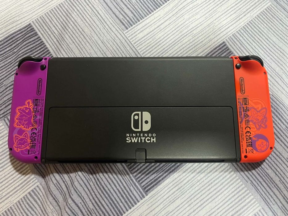Nintendo Switch OLED с игри и аксесоари
