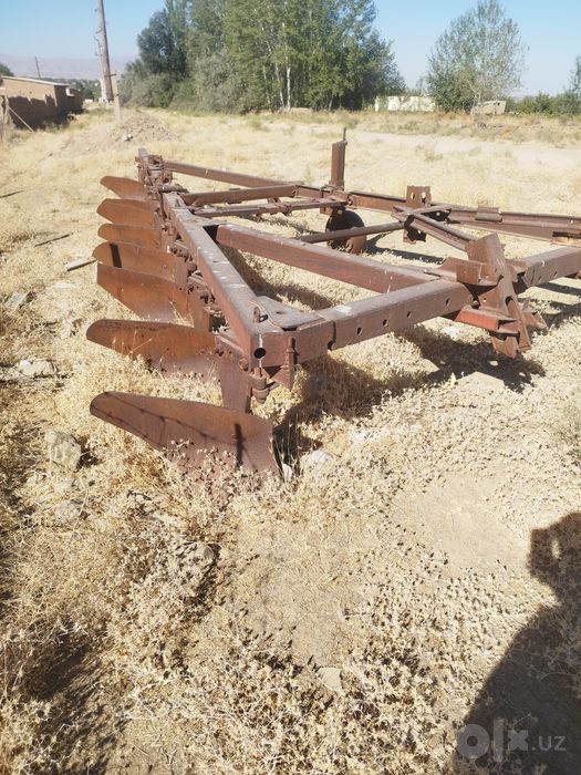 Плуг сотилади К 700 га тахланган 10 корпус