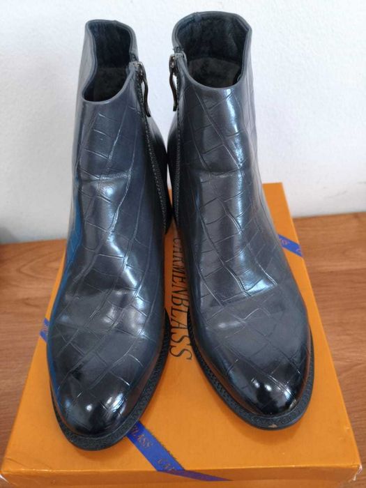 Продам женские ботиночки