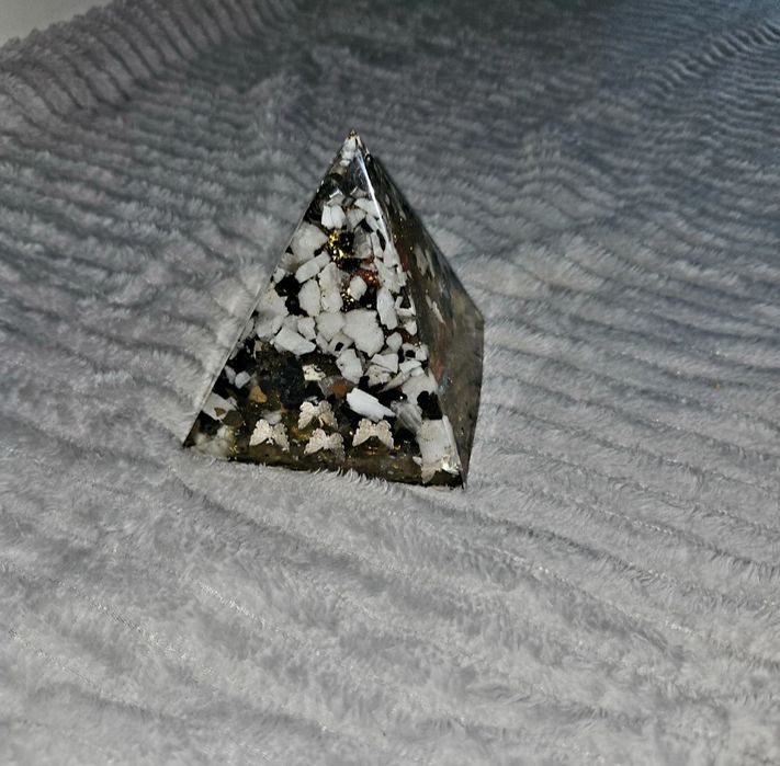 Piramida 11.5 cm orgon yng&yang