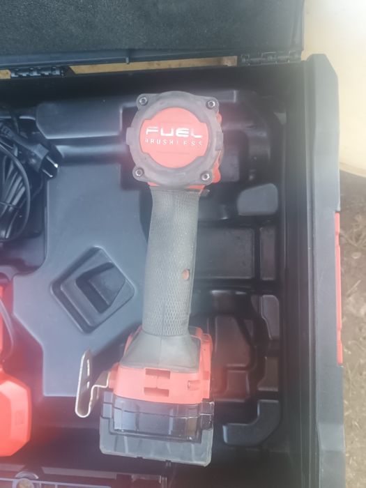 Pistol impact milwaukee fiw2f12 , baterie 5 ah,cutie și încărcător rap