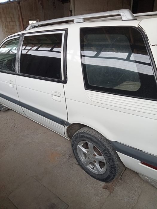 Мицубиси Спейс вагон