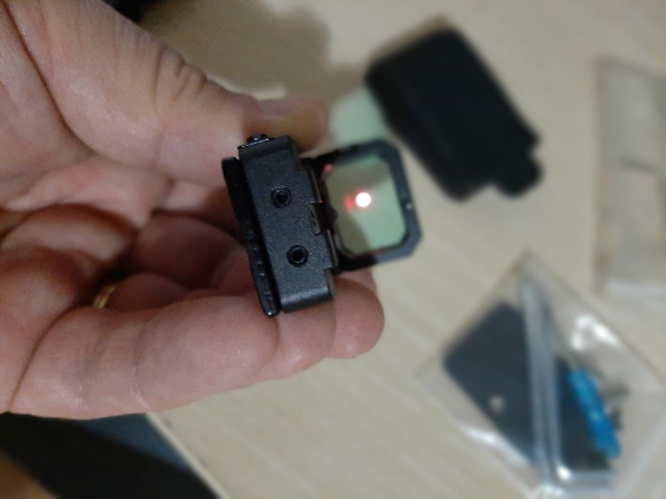 Red dot pliabil de mici dimensiuni