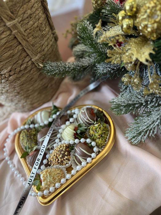 Клубника в шоколаде  | Финики в шоколаде