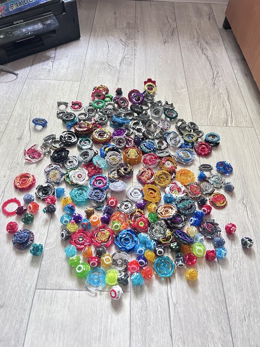 коллекция бейблейдов