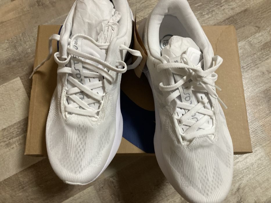 Маратонки Asics running novablast
