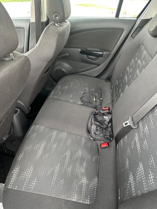 Corsa d 2011  pret negociabil