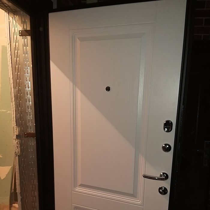 Установка входных дверей