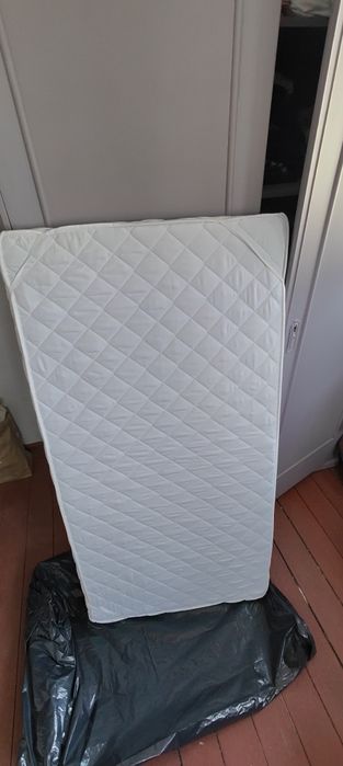 Patut pliabil +saltea +protecție saltea in stare impecabilă, ca nou