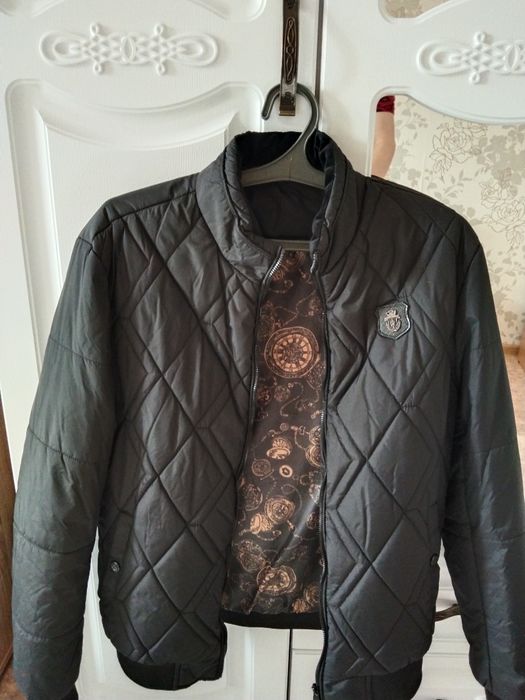 Продам куртку 44размер
