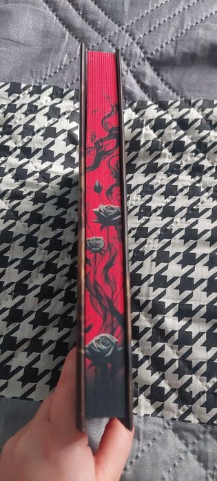 "Шест изпепелени рози"