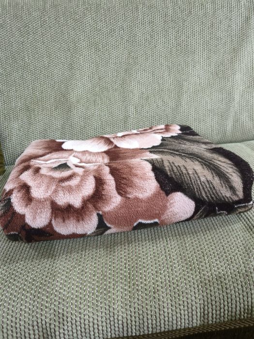 Плед тонкий, б/у, 145х190 см.