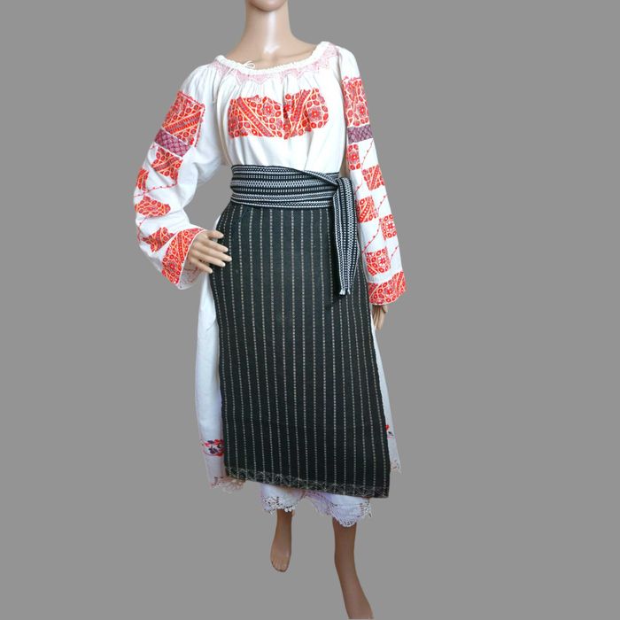 Costum popular vechi autentic din Banat masura M-L