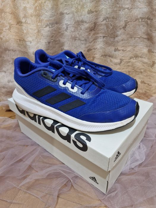 1. Ботуши 2. Adidas черни маратонки 3. Puma 4. Adidas маратонки