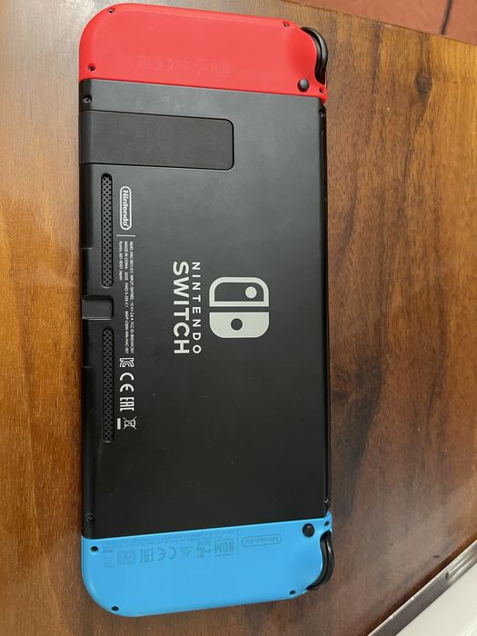 Consola Nintendo Switch  cu JOY-CONS Red/Blue