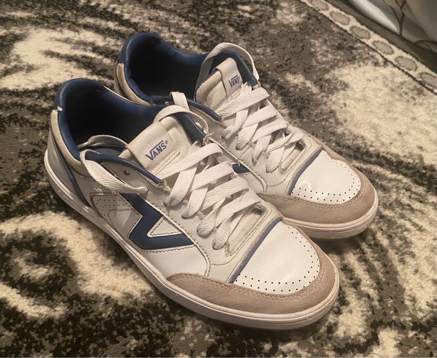 Продам кроссовки vans