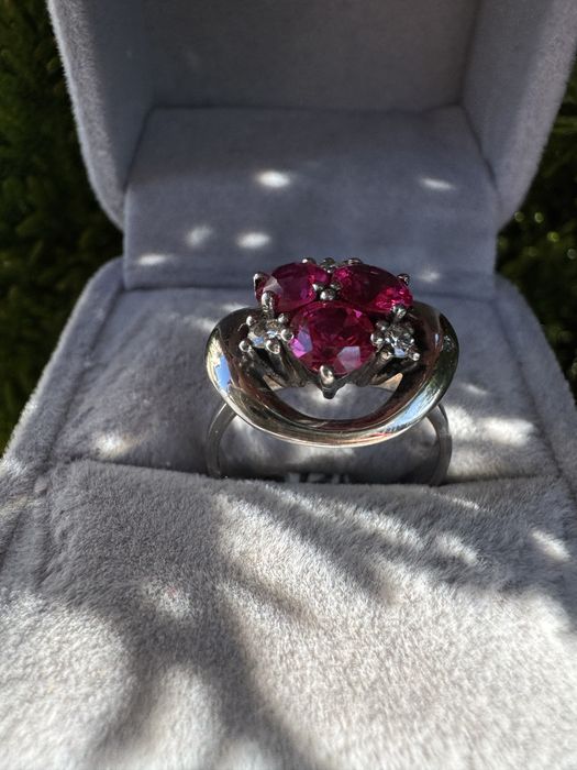 Inel din aur, rubine si diamante