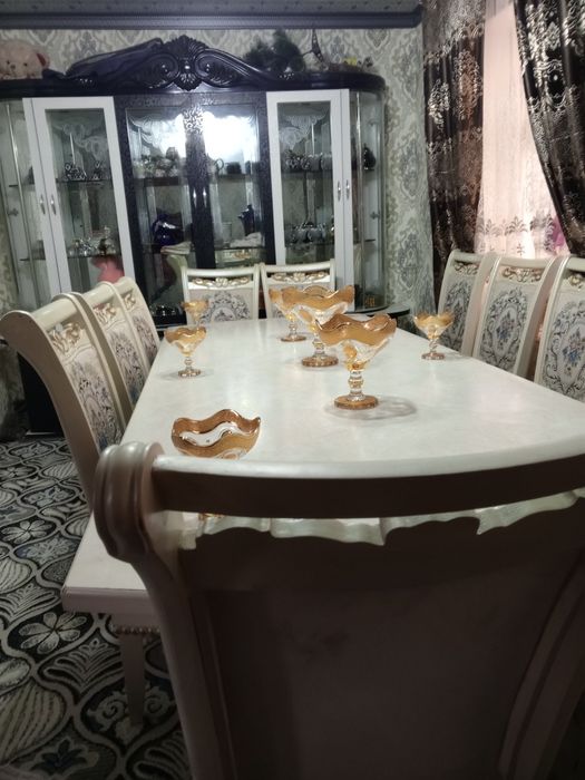 Stol stul sotiladi.materyali yongoqdan.12 tali.