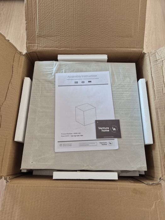 Продавам нова модерна квадратна маса за кафе, цвят бежов