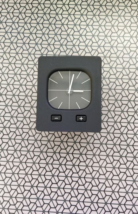 Аналогов часовник за BMW E30