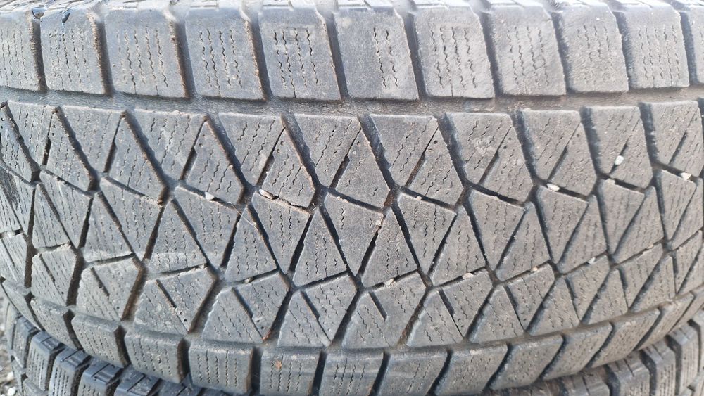 Две шины 215/70/16