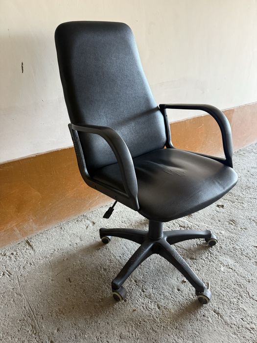 Kreslo remont ishlarni qilamiz