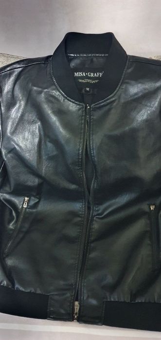 Продаётся куртка новая кожаная фирменная оригинал кожа