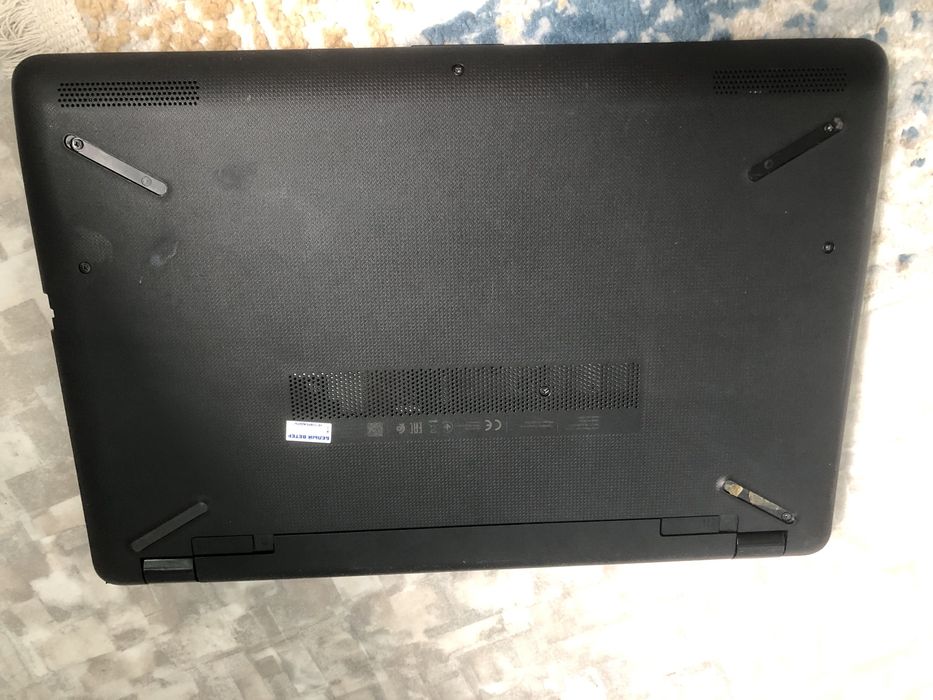 Ноутбук HP 15-ra047ur