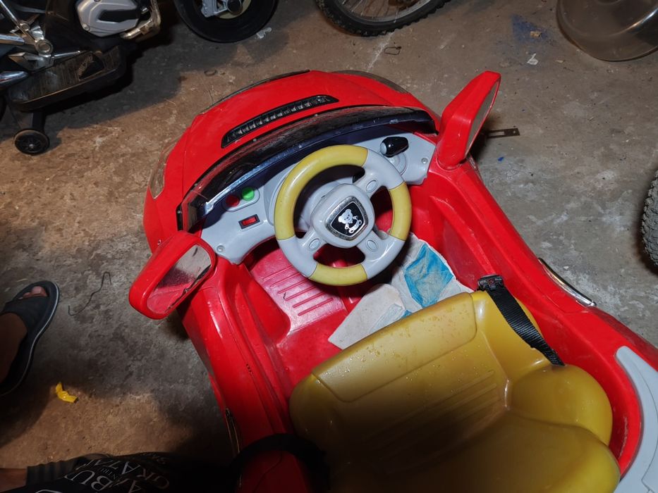 Mașinuța electrică