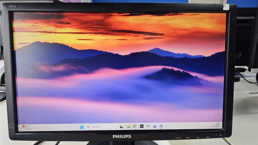 Монитор Philips, 18 инча